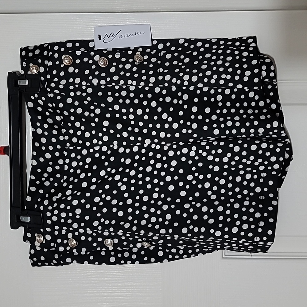 NWT NY Collection womens shorts one side button up black polka dots size M